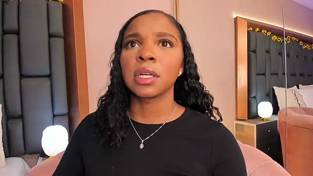 LisaMendez online show from December 18, 12:17 am