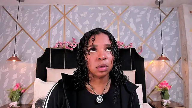 LisaMendez online show from May 3, 4:18 am