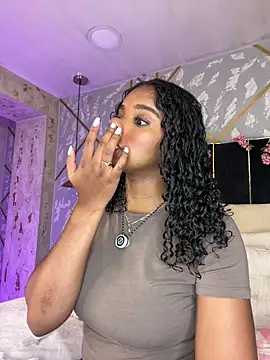 LisaMendez online show from May 13, 3:59 am