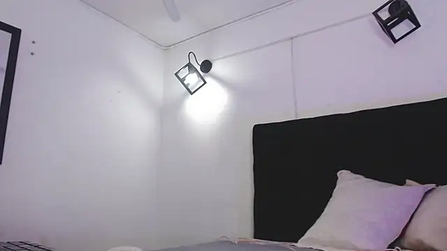 Snapshot of bloom_bbc chatting on September 18, 8:33 pm bloom bbc online show from September 18, 8:33 pm