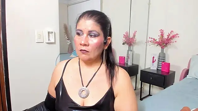 kiraGeiner online show from March 18, 8:01 pm