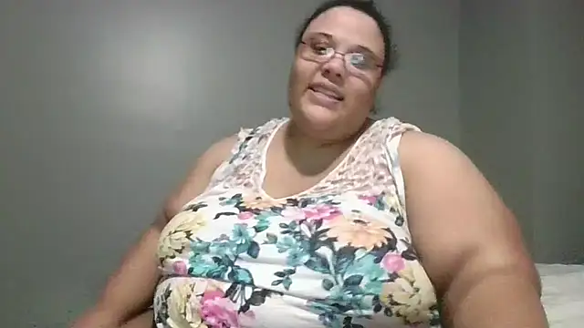 Snapshot of SexyBBW10790 chatting on April 5, 2:42 am SexyBBW10790 online show from April 5, 2:42 am