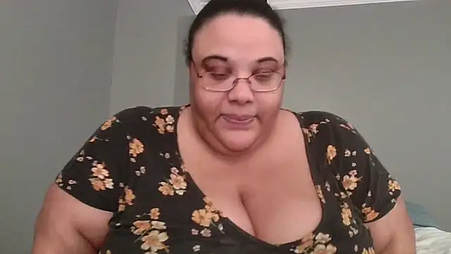 Snapshot of SexyBBW10790 chatting on April 7, 2:06 pm SexyBBW10790 online show from April 7, 2:06 pm