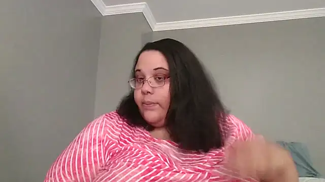 Snapshot of SexyBBW10790 chatting on April 8, 2:06 pm SexyBBW10790 online show from April 8, 2:06 pm
