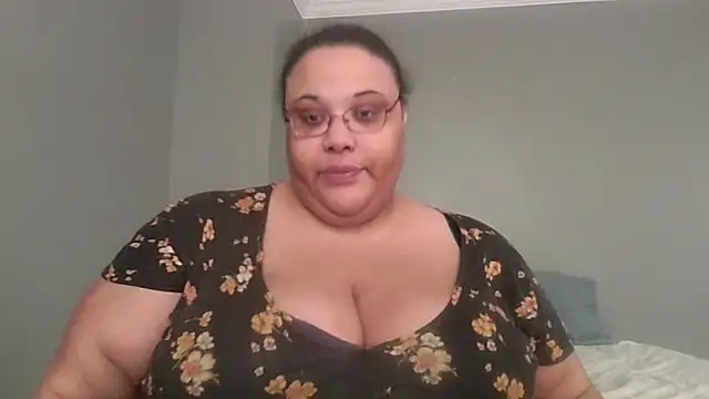 Snapshot of SexyBBW10790 chatting on April 11, 2:10 pm SexyBBW10790 online show from April 11, 2:10 pm