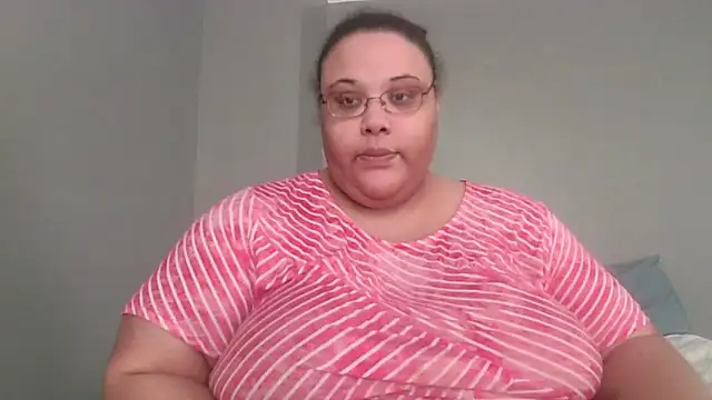 Snapshot of SexyBBW10790 chatting on April 12, 2:11 pm SexyBBW10790 online show from April 12, 2:11 pm
