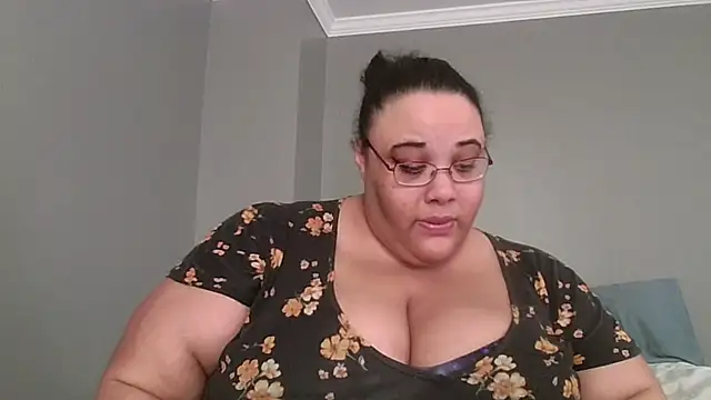 Snapshot of SexyBBW10790 chatting on April 18, 2:21 pm SexyBBW10790 online show from April 18, 2:21 pm
