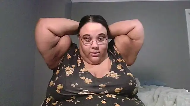 Snapshot of SexyBBW10790 chatting on April 21, 2:51 am SexyBBW10790 online show from April 21, 2:51 am