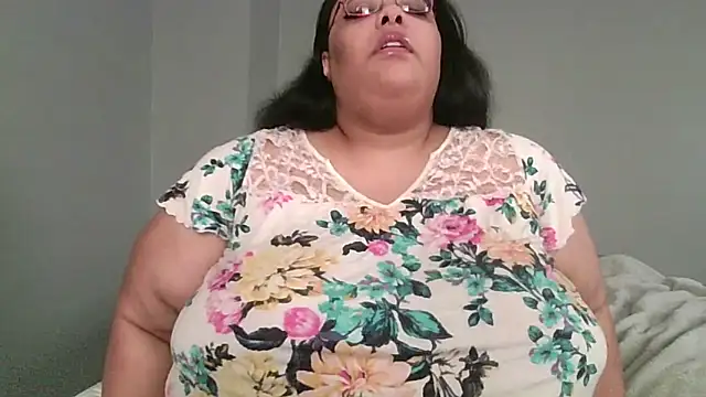 Snapshot of SexyBBW10790 chatting on April 21, 2:56 pm SexyBBW10790 online show from April 21, 2:56 pm