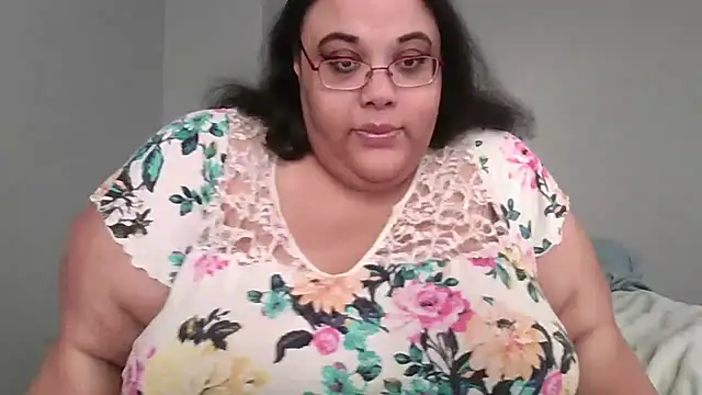 Snapshot of SexyBBW10790 chatting on April 24, 2:08 pm SexyBBW10790 online show from April 24, 2:08 pm