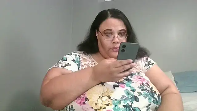 Snapshot of SexyBBW10790 chatting on April 26, 2:15 pm SexyBBW10790 online show from April 26, 2:15 pm
