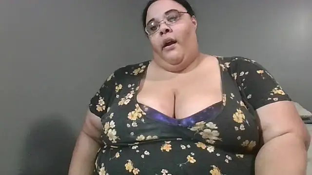 Snapshot of SexyBBW10790 chatting on April 29, 2:04 am SexyBBW10790 online show from April 29, 2:04 am