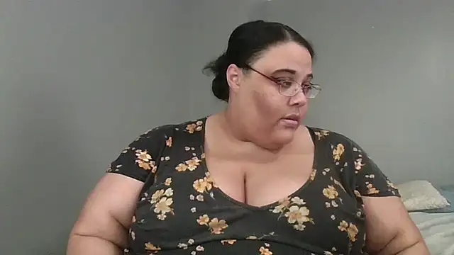 Snapshot of SexyBBW10790 chatting on April 29, 5:30 pm SexyBBW10790 online show from April 29, 5:30 pm