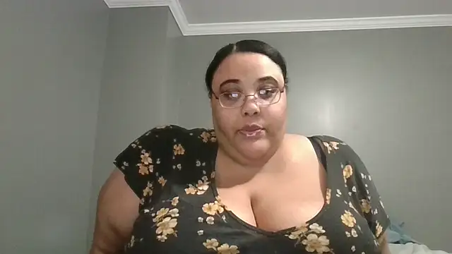 Snapshot of SexyBBW10790 chatting on May 1, 11:31 pm SexyBBW10790 online show from May 1, 11:31 pm