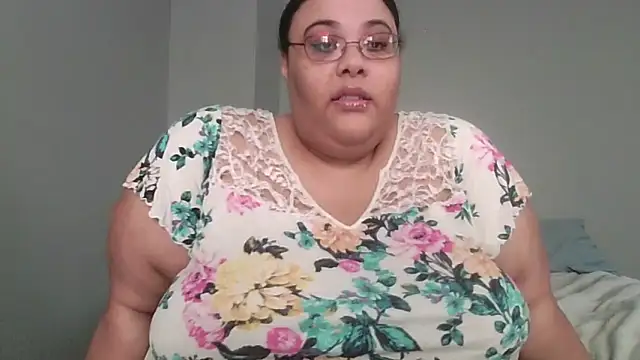 Snapshot of SexyBBW10790 chatting on May 3, 2:12 pm SexyBBW10790 online show from May 3, 2:12 pm