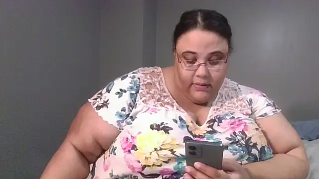 Snapshot of SexyBBW10790 chatting on May 4, 2:18 am SexyBBW10790 online show from May 4, 2:18 am