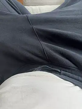 Snapshot of Tri3rer chatting on February 16, 8:10 am Tri3rer online show from February 16, 8:10 am