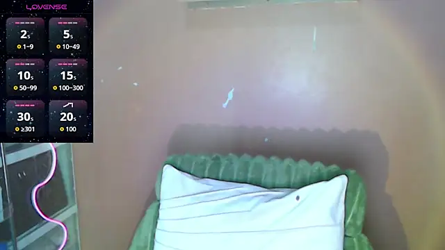 Snapshot of skinny_gracie chatting on February 22, 9:35 pm skinny gracie online show from February 22, 9:35 pm