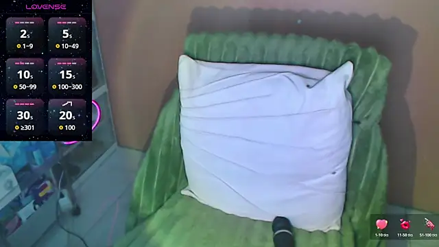 Snapshot of skinny_gracie chatting on February 24, 11:14 pm skinny gracie online show from February 24, 11:14 pm