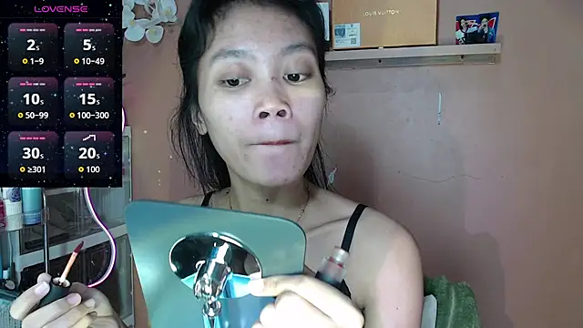 Snapshot of skinny_gracie chatting on March 15, 1:50 pm skinny gracie online show from March 15, 1:50 pm