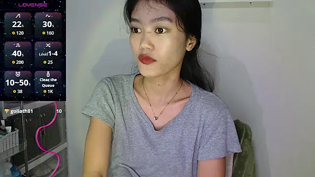 Snapshot of skinny_gracie chatting on March 19, 10:25 pm skinny gracie online show from March 19, 10:25 pm