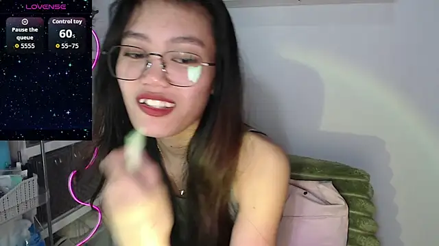 Snapshot of skinny_gracie chatting on March 21, 8:41 am skinny gracie online show from March 21, 8:41 am