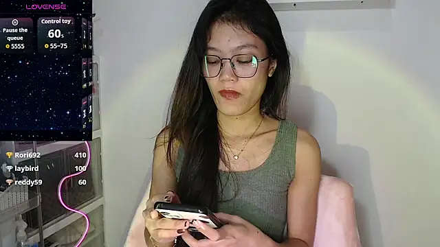 Snapshot of skinny_gracie chatting on March 26, 5:57 am skinny gracie online show from March 26, 5:57 am