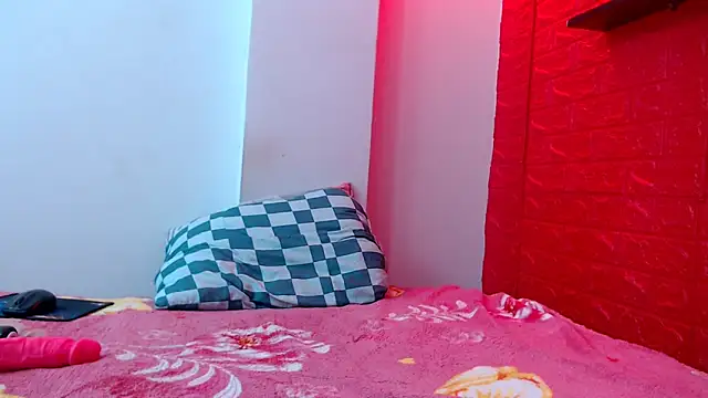 Snapshot of bdsmforever18 chatting on October 17, 1:20 am bdsmforever18 online show from October 17, 1:20 am