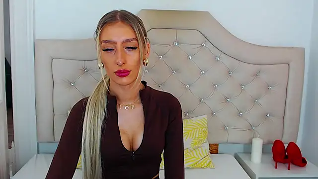 Snapshot of NatalieSensual chatting on November 7, 8:58 am NatalieSensual online show from November 7, 8:58 am