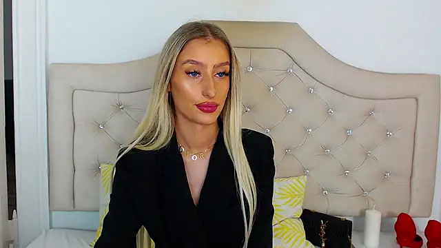 Snapshot of NatalieSensual chatting on November 15, 10:01 am NatalieSensual online show from November 15, 10:01 am