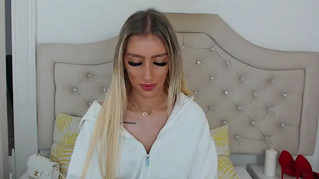 Snapshot of NatalieSensual chatting on November 23, 10:48 am NatalieSensual online show from November 23, 10:48 am