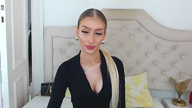 Snapshot of NatalieSensual chatting on January 8, 11:23 am NatalieSensual online show from January 8, 11:23 am