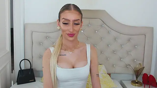 Snapshot of NatalieSensual chatting on January 10, 11:45 am NatalieSensual online show from January 10, 11:45 am