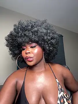 WomanNextdoor1 online show from May 6, 1:47 am