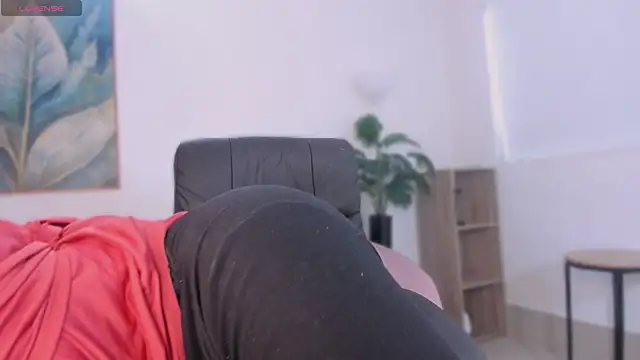 yasmin elite online show from April 4, 2:03 pm