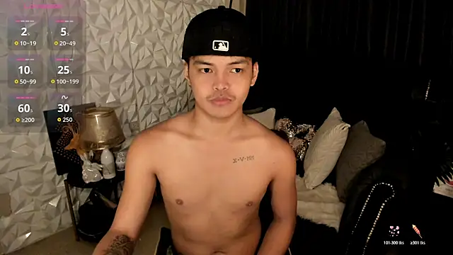 Snapshot of asianhugescott chatting on January 10, 1:13 pm asianhugescott online show from January 10, 1:13 pm