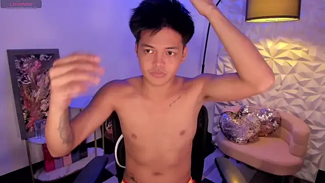 Snapshot of asianhugescott chatting on February 16, 11:06 am asianhugescott online show from February 16, 11:06 am