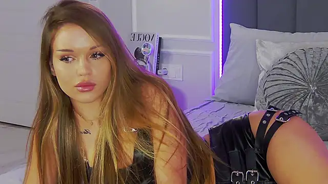 Snapshot of MarilynNova chatting on September 16, 4:24 am MarilynNova online show from September 16, 4:24 am