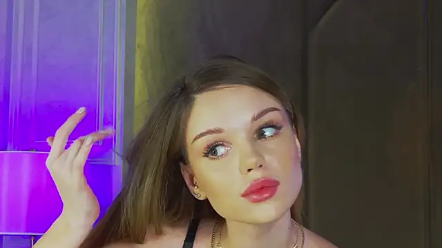 Snapshot of MarilynNova chatting on October 11, 4:33 am MarilynNova online show from October 11, 4:33 am