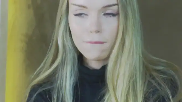 MarilynNova online show from April 29, 4:27 am