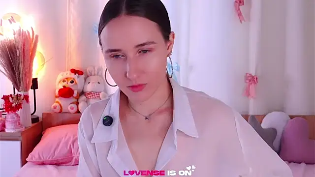 MaudAle online show from May 19, 1:11 am