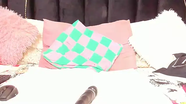 AmazingDarkDoll online show from April 27, 7:50 am