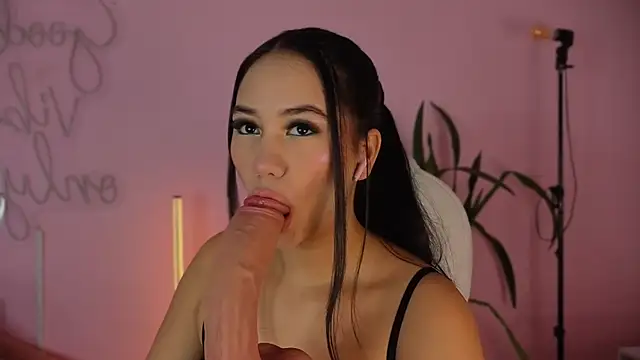 Snapshot of Jazmiinee chatting on October 29, 4:09 pm Jazmiinee online show from October 29, 4:09 pm