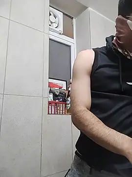 Snapshot of mrmasseur06 chatting on June 10, 7:57 pm mrmasseur06 online show from June 10, 7:57 pm