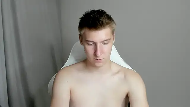 Snapshot of MrSexyCum4U chatting on July 23, 8:18 pm MrSexyCum4U online show from July 23, 8:18 pm