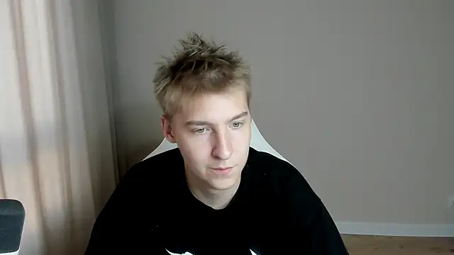 Snapshot of MrSexyCum4U chatting on July 28, 5:01 pm MrSexyCum4U online show from July 28, 5:01 pm