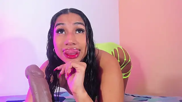 Snapshot of EMILYY_WALKER chatting on March 26, 12:22 pm EMILYY WALKER online show from March 26, 12:22 pm