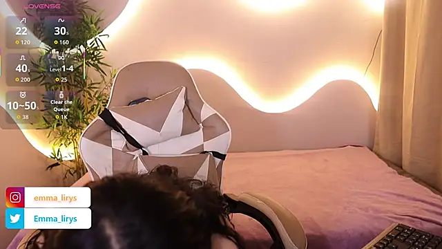 Emma and Issac online show from October 15, 4:34 am