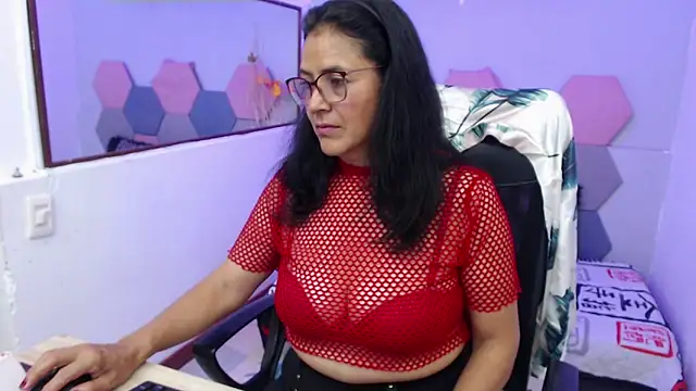 Snapshot of AmandaPeet chatting on October 10, 7:57 pm AmandaPeet online show from October 10, 7:57 pm