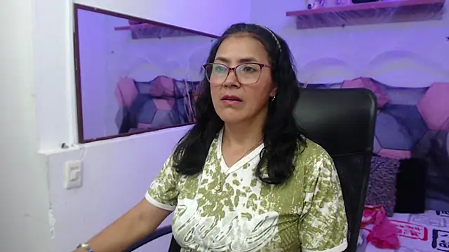 Snapshot of AmandaPeet chatting on October 18, 8:31 pm AmandaPeet online show from October 18, 8:31 pm